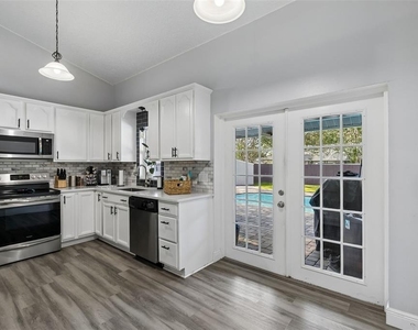7610 Heathfield Court - Photo Thumbnail 9