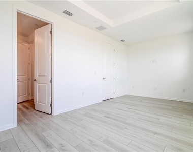 9313 Luminary Boulevard - Photo Thumbnail 30