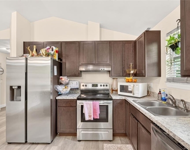 13002 Sw 174th Street - Photo Thumbnail 7