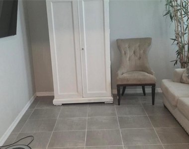 16457 Woodside Glen - Photo Thumbnail 10