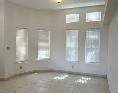 1409 Luz De Camino Way - Photo Thumbnail 18