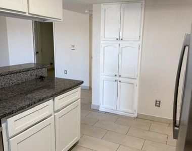 1409 Luz De Camino Way - Photo Thumbnail 15