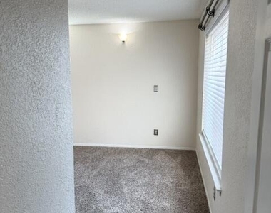 1409 Luz De Camino Way - Photo Thumbnail 22