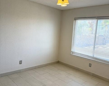 1409 Luz De Camino Way - Photo Thumbnail 17
