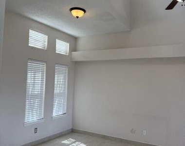 1409 Luz De Camino Way - Photo Thumbnail 5