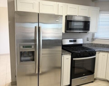 1409 Luz De Camino Way - Photo Thumbnail 13