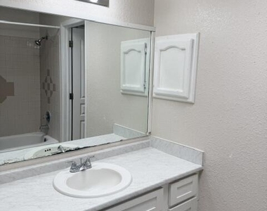 1409 Luz De Camino Way - Photo Thumbnail 34