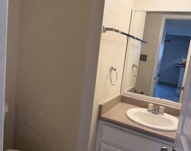 1409 Luz De Camino Way - Photo Thumbnail 6