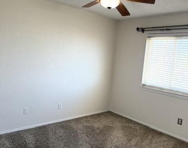 1409 Luz De Camino Way - Photo Thumbnail 38