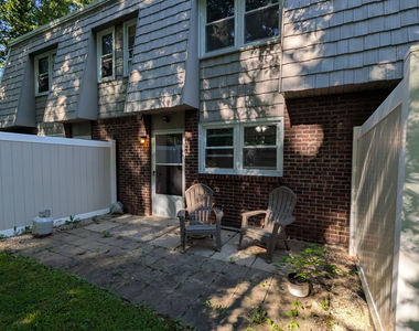 61 Dover Court - Photo Thumbnail 27