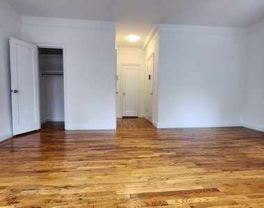 East 58th Street - Photo Thumbnail 3