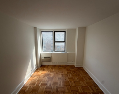 East 79th Street - Photo Thumbnail 2