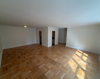 East 79th Street - Photo Thumbnail 4