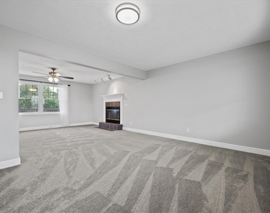 3251 Grandview Rd - Photo Thumbnail 9