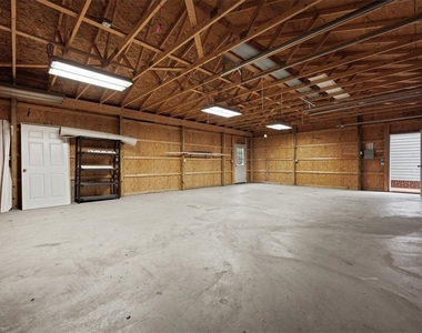 3251 Grandview Rd - Photo Thumbnail 4