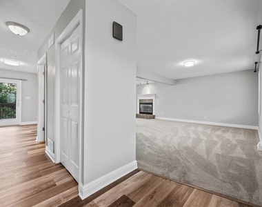 3251 Grandview Rd - Photo Thumbnail 8