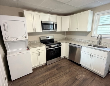 1112 Pollock Ave - Photo Thumbnail 7
