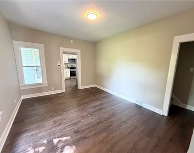1112 Pollock Ave - Photo Thumbnail 6