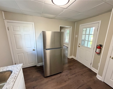 1112 Pollock Ave - Photo Thumbnail 10