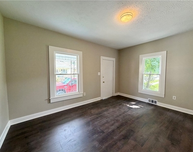 1112 Pollock Ave - Photo Thumbnail 2