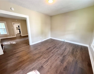 1112 Pollock Ave - Photo Thumbnail 3