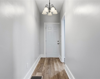 410 W 8th Ave - Photo Thumbnail 6