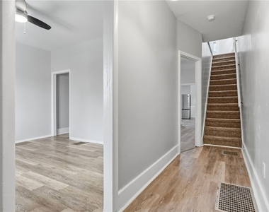 410 W 8th Ave - Photo Thumbnail 7