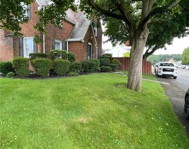1101 S Main St - Photo Thumbnail 2