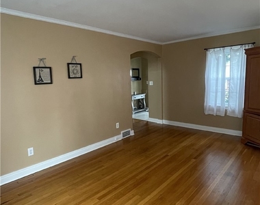 1101 S Main St - Photo Thumbnail 4