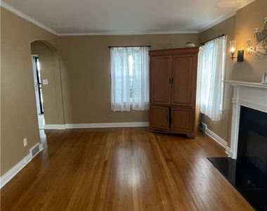 1101 S Main St - Photo Thumbnail 3