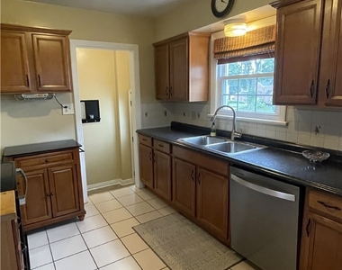 1101 S Main St - Photo Thumbnail 8