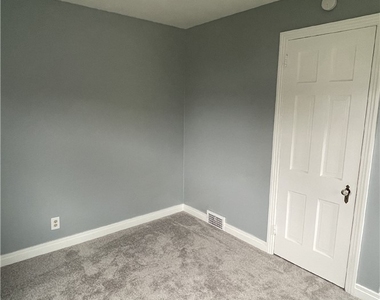 1101 S Main St - Photo Thumbnail 11