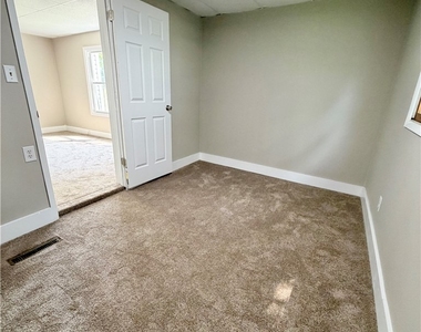 219 E Wallace Ave - Photo Thumbnail 18
