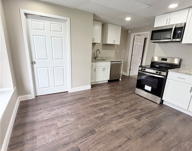 219 E Wallace Ave - Photo Thumbnail 4