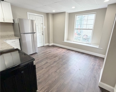 219 E Wallace Ave - Photo Thumbnail 7