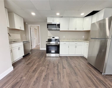 219 E Wallace Ave - Photo Thumbnail 5