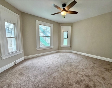 219 E Wallace Ave - Photo Thumbnail 9