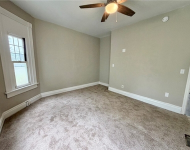 219 E Wallace Ave - Photo Thumbnail 10