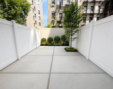 225 east 10 - Photo Thumbnail 6
