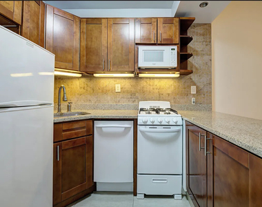 225 east 10 - Photo Thumbnail 5