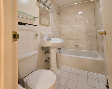 330 Hart Street - Photo Thumbnail 15
