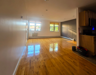 330 Hart Street - Photo Thumbnail 3