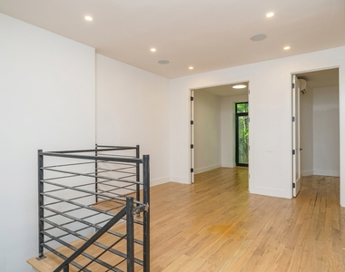 1027 Putnam Avenue - Photo Thumbnail 8