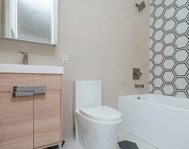 1027 Putnam Avenue - Photo Thumbnail 4