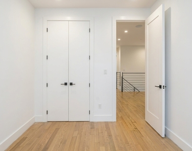 1027 Putnam Avenue - Photo Thumbnail 2