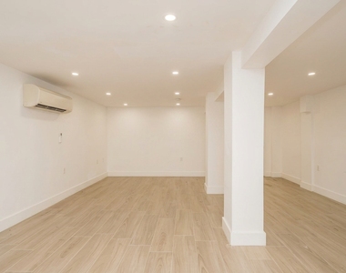 1027 Putnam Avenue - Photo Thumbnail 11
