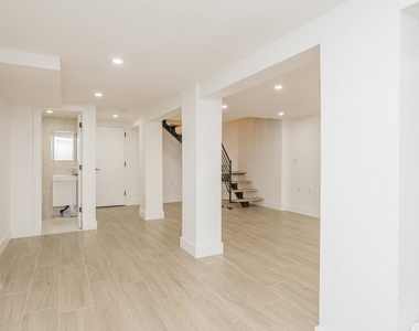 1027 Putnam Avenue - Photo Thumbnail 13