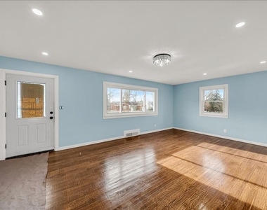 2829 Country Club Road - Photo Thumbnail 3