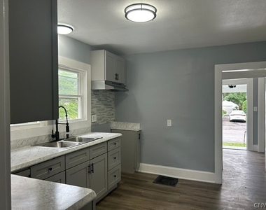 322 Hatch Street - Photo Thumbnail 11