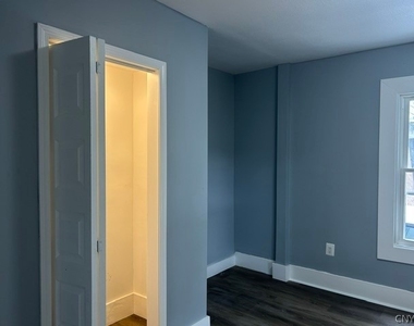 322 Hatch Street - Photo Thumbnail 14